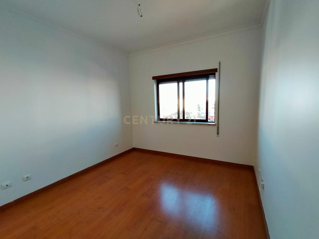 Apartamento T3 com Garagem  - Image 16